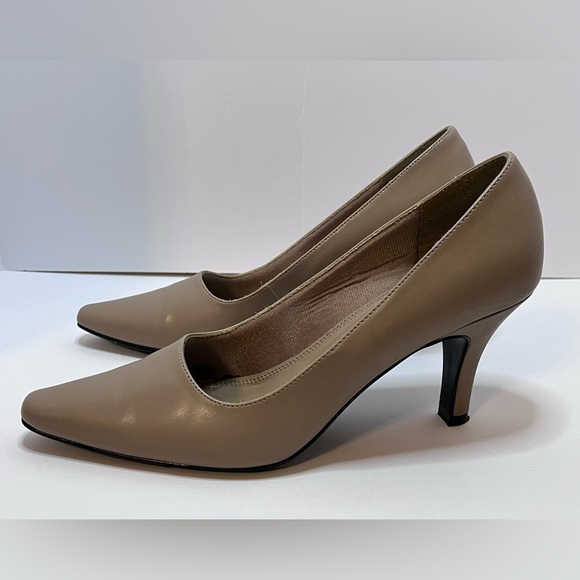 Life Stride Pumps Taupe size 9 - Picture 1 of 10